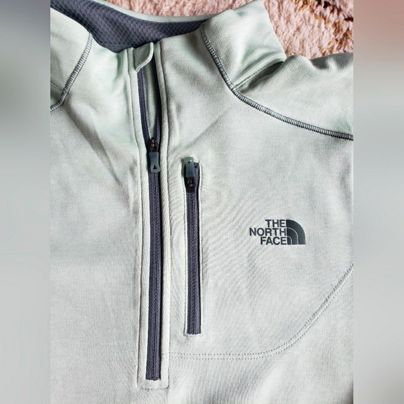 NWOT - North Face Women's Top - Picture 4 of 4